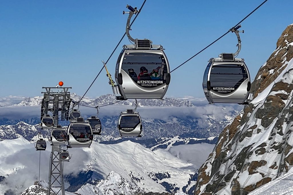 Kitzsteinhorn w październiku 2026, narciarze na trasach lodowca nad Kaprun
